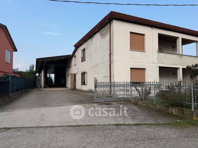 Casa indipendente in residenziale in Via Caltana