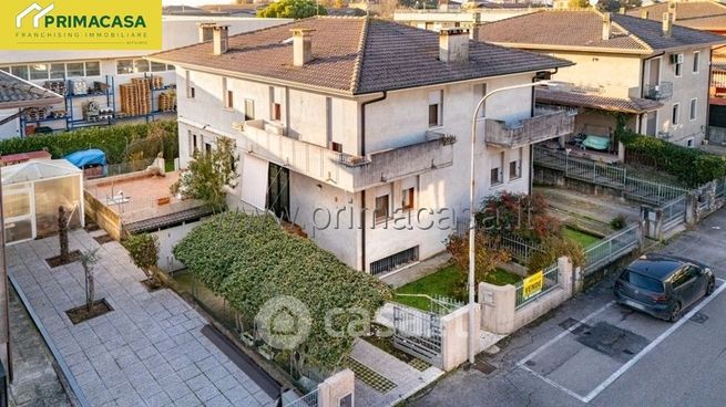 Casa indipendente in residenziale in Via Guà