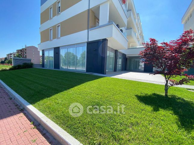 Attività/licenza (con o senza mura) in commerciale in Corso Alcide de Gasperi 37