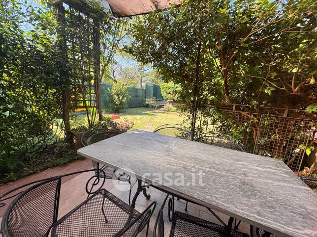 Villetta a schiera in residenziale in Via Monterosso 5