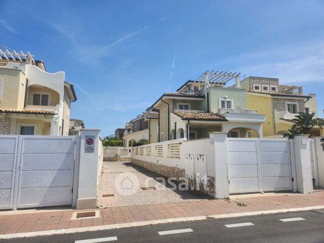 Villa in residenziale in Lungomare di Levante 149