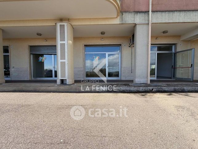 Attivitã /licenza (con o senza mura) in commerciale in Via L. Marinosci 59 -45