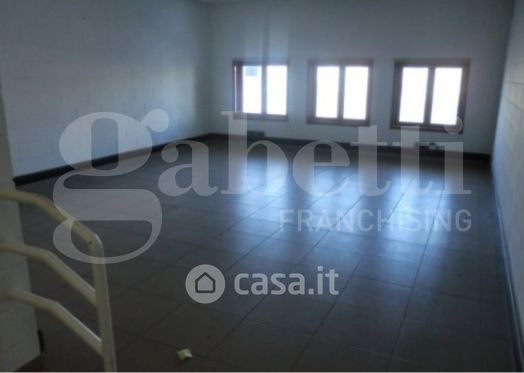 Capannone in commerciale in Via Alessandro Volta 20