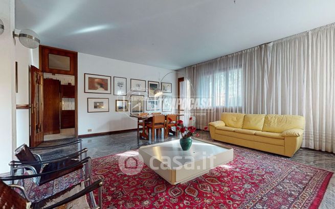Casa indipendente in residenziale in 