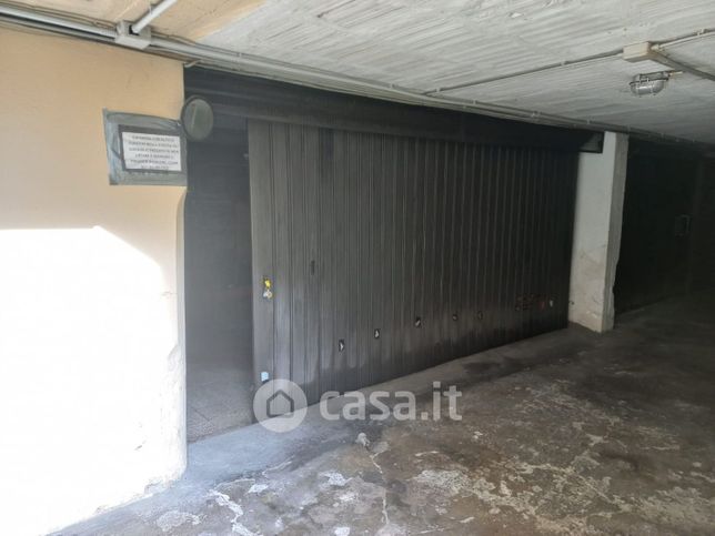 Garage/posto auto in residenziale in Viale Europa 53