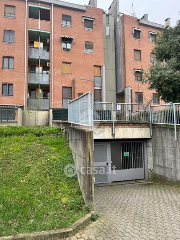 Box/posto auto in residenziale in Via Vincenzo Attimo 48