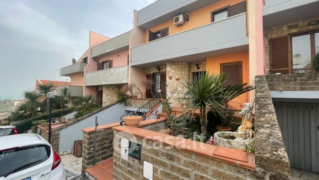 Villetta a schiera in residenziale in Via Luigi Cardone 109