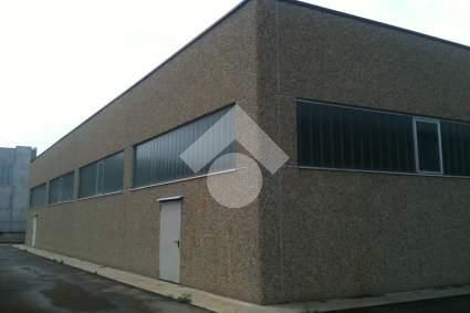 Capannone in commerciale in Via Monte Grappa 34