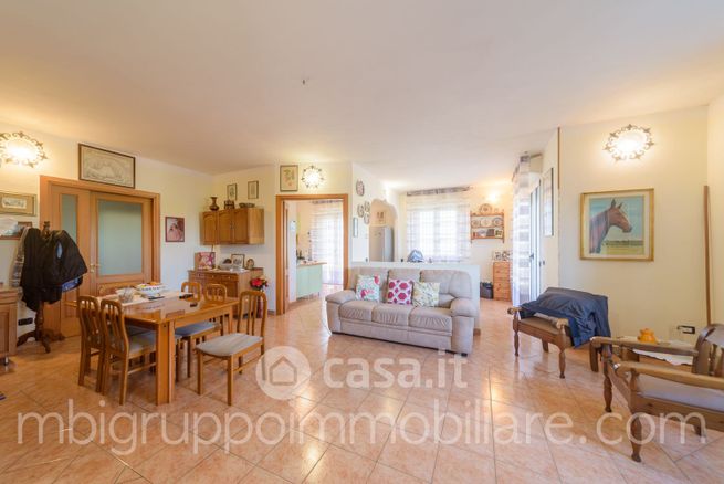 Casa indipendente in residenziale in Via Olmo Longo 5