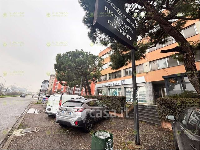 Ufficio in commerciale in 