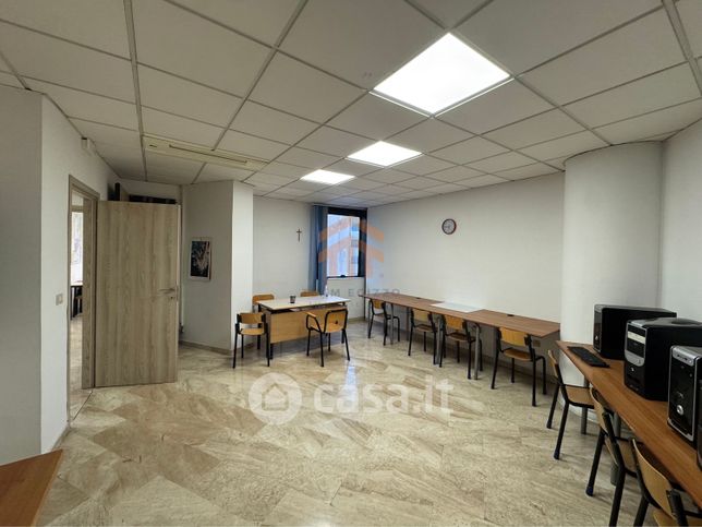 Ufficio in commerciale in Via Enrico Cosenz