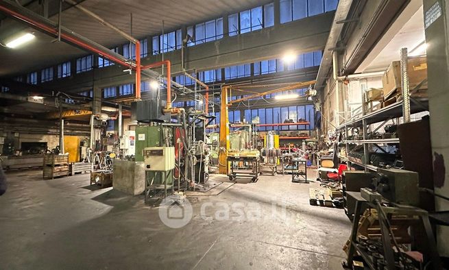 Capannone in commerciale in 