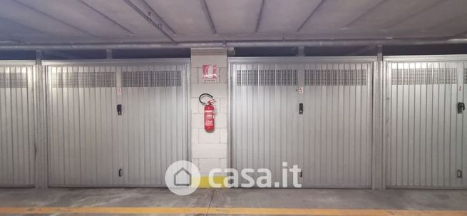 Box/posto auto in residenziale in Via MoisÃ¨ Loria 62