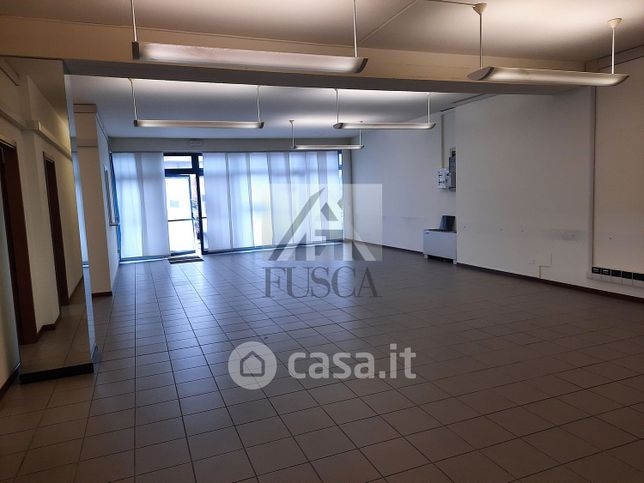 Ufficio in commerciale in Viale Puccini