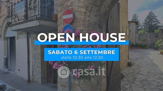 Casa bi/trifamiliare in residenziale in Piazza dei Caduti