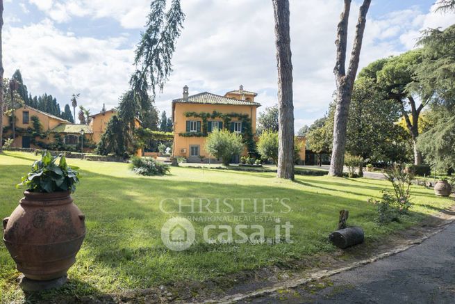 Villa in residenziale in Via John F. Kennedy