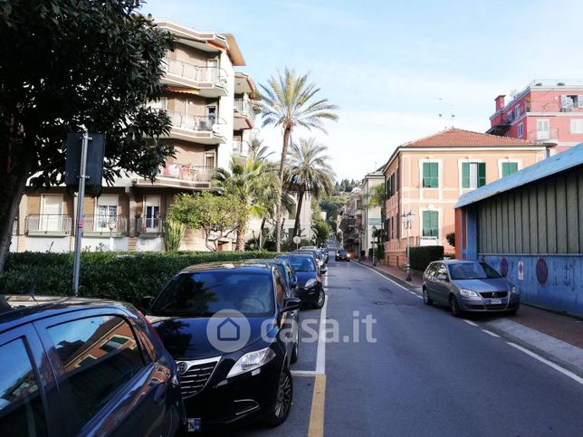 Attivitã /licenza (con o senza mura) in commerciale in Via Regina Margherita