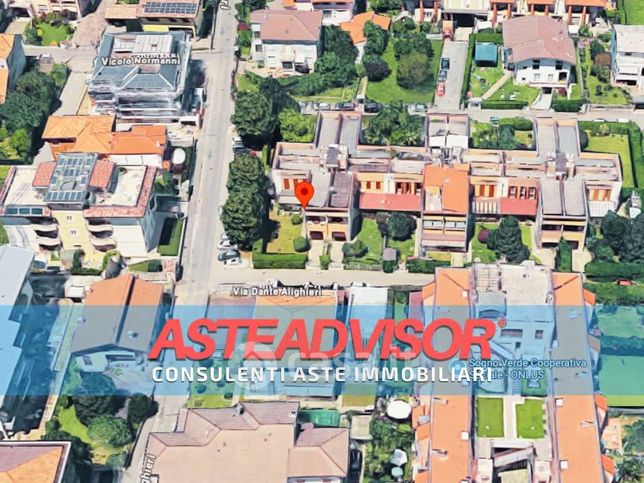 Villetta a schiera in residenziale in Via Dante Alighieri 36
