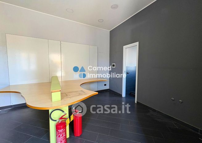 Ufficio in commerciale in Via Agnano Agli Astroni 468