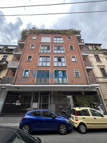 Box/posto auto in residenziale in Via Vignola 3