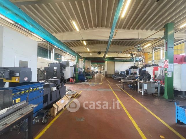 Capannone in commerciale in Via Venezia 193