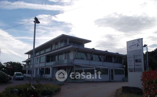 Ufficio in commerciale in Via Villa Quiete 5