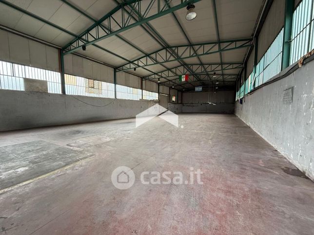 Capannone in commerciale in Via Pizzone Cassante 17
