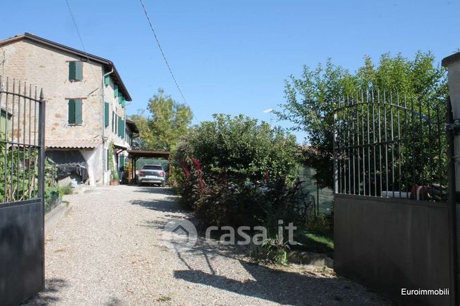 Casa bi/trifamiliare in residenziale in Strada della Costa