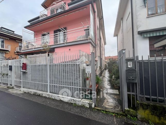 Capannone in commerciale in Via Isonzo 22