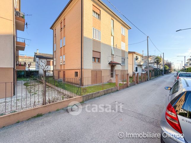 Garage/posto auto in residenziale in Via Giovanni Battista Grassi 5