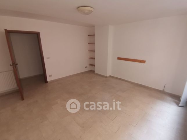 Ufficio in commerciale in Via Mariano Stabile