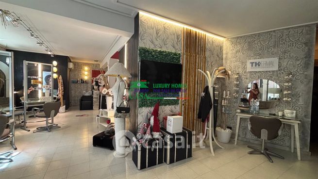 Capannone in commerciale in 