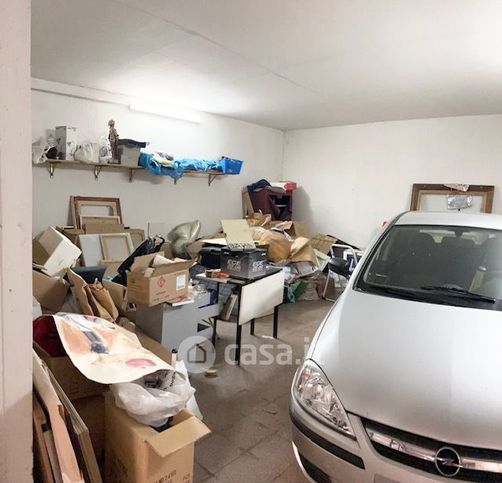Box/posto auto in residenziale in Via Atto Vannucci 15