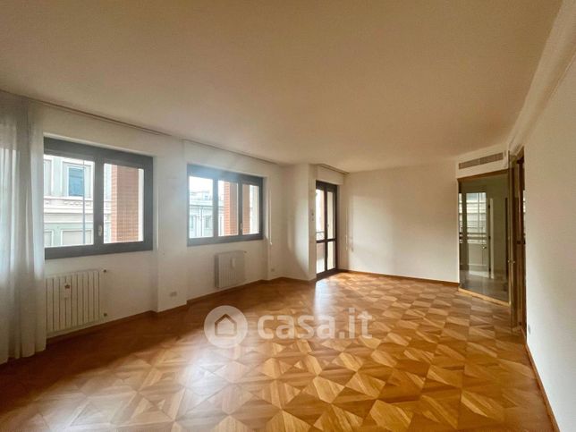 Appartamento in residenziale in Via Antonio Fogazzaro 39