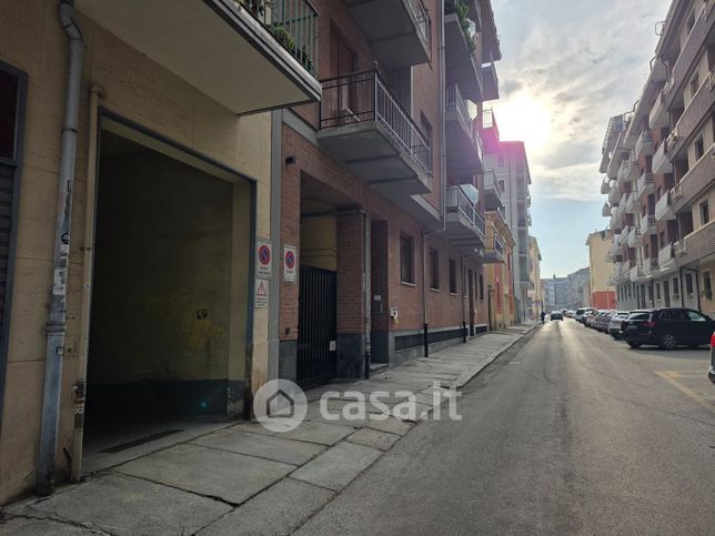 Box/posto auto in residenziale in Via Lorenzo Bertano