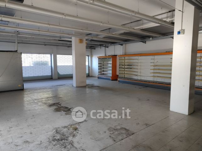 Capannone in commerciale in Via Alessandro Volta 37