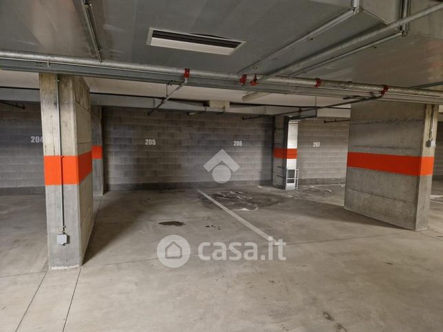 Garage/posto auto in residenziale in Via Zaccherini Alvisi 10