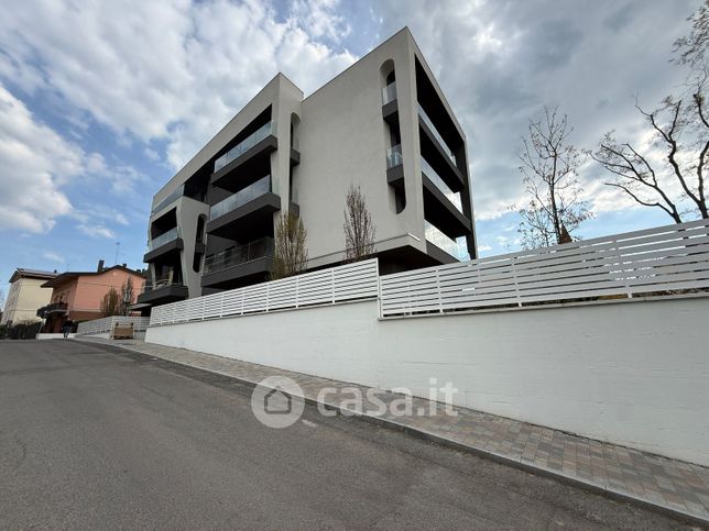 Appartamento in residenziale in Via Vandelli 56