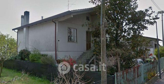 Casa bi/trifamiliare in residenziale in Via Dante Alighieri