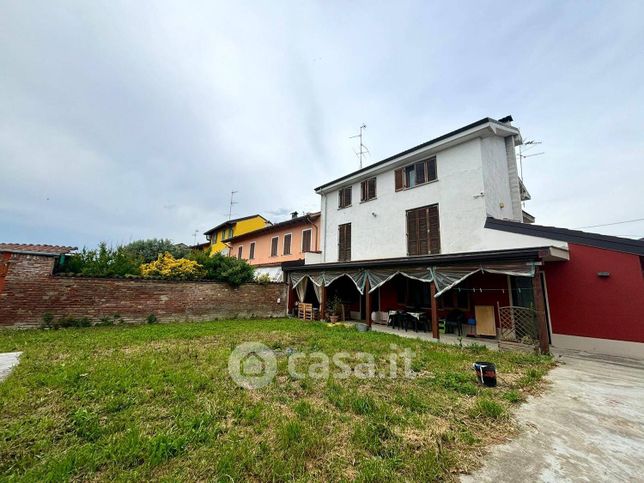 Casa indipendente in residenziale in 