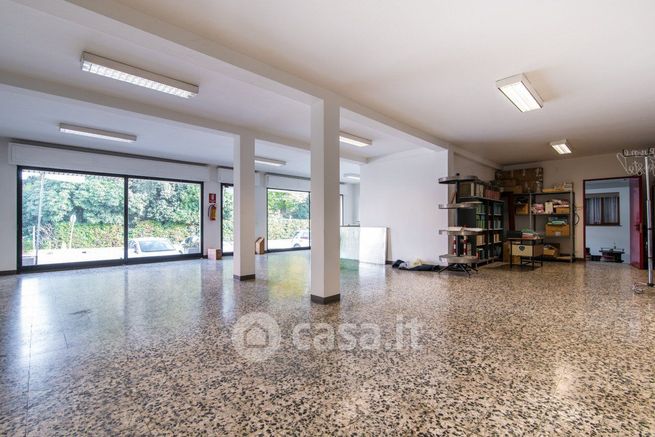 Attivitã /licenza (con o senza mura) in commerciale in Via Antoniana 131