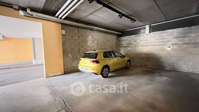 Garage/posto auto in residenziale in Via Broggi Izar