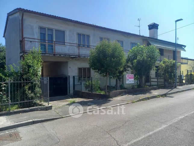 Villa in residenziale in Via Isonzo 67