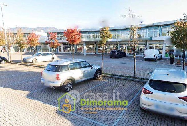 Ufficio in commerciale in Via delle Ville Lammari