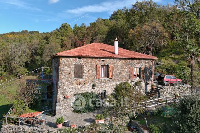 Casa indipendente in residenziale in 