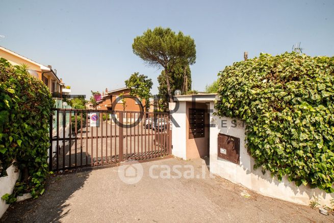 Casa indipendente in residenziale in Via Cassia