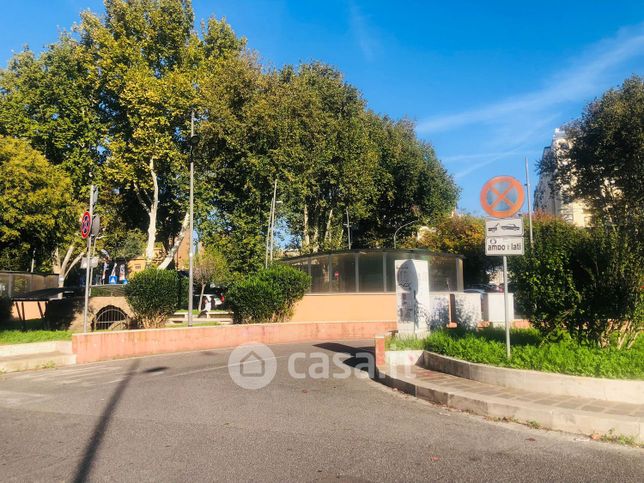 Garage/posto auto in residenziale in Piazza Eugenio Biffi 1