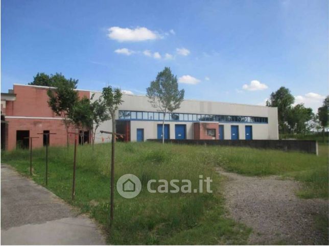Capannone in commerciale in Via Madonnina 11