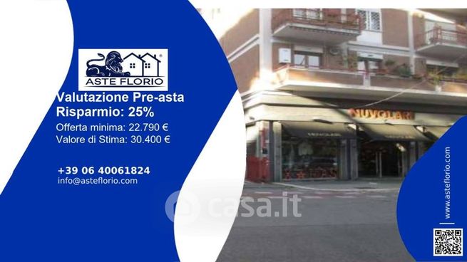 Box/posto auto in residenziale in Via Ugo Ojetti 137