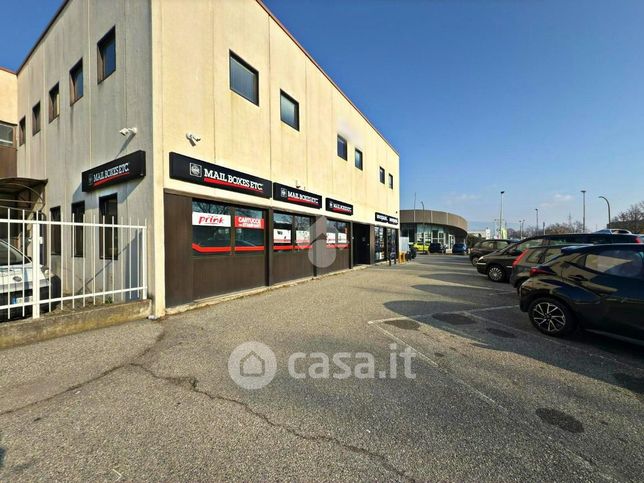 Capannone in commerciale in Corso Vercelli 117